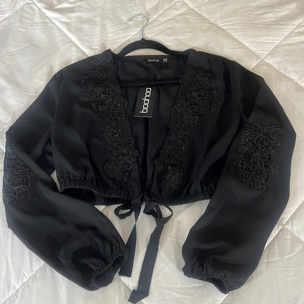 Black Top from Boohoo. With details of lace. Ties under bust.